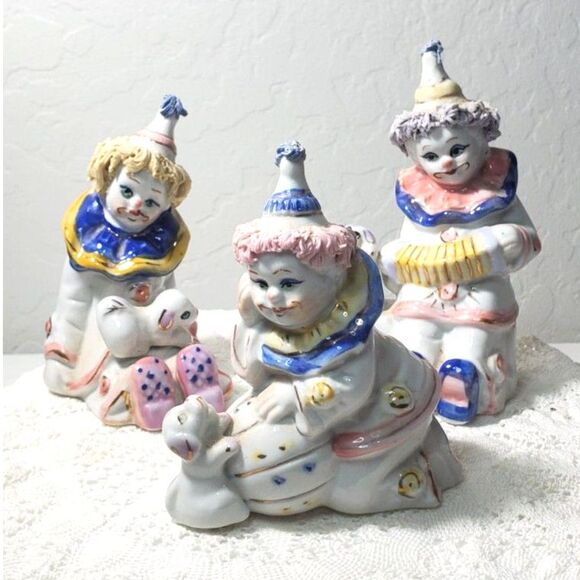 Clown Figurines  Hand Painted Traditional Clown Attire ( 3 in the Set) ~Vintage~ - Picture 1 of 9